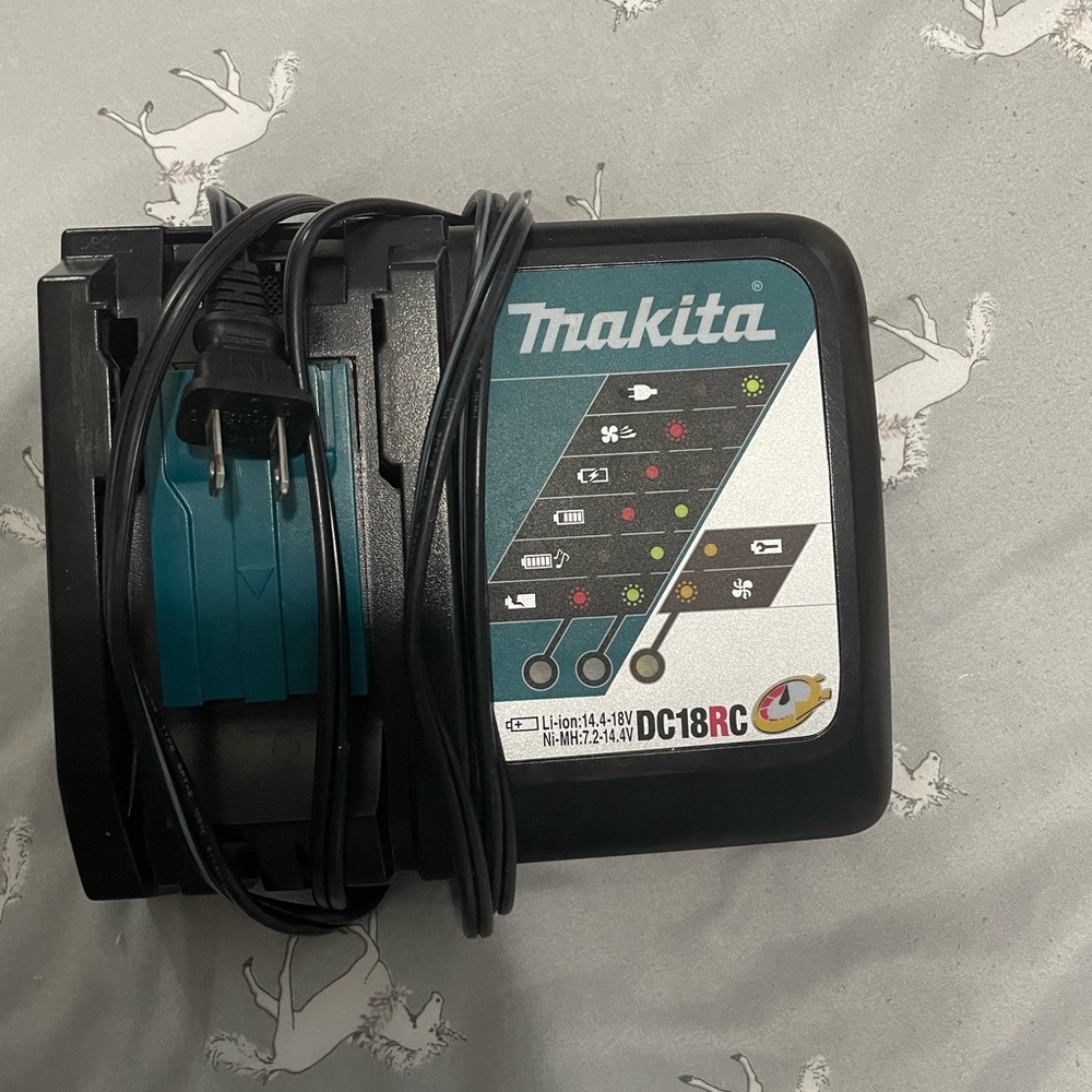 Makita Black and Teal Battery Charger